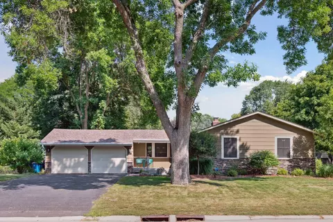 3516 Canterbury Dr, Bloomington, MN 55431