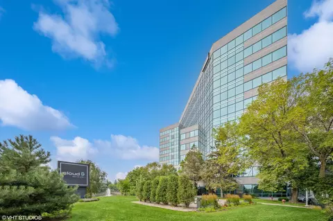 5601 Smetana Dr #902, Minnetonka, MN 55343