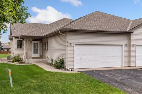 815 Regent Dr, Shakopee, MN 55379
