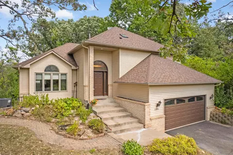 5346 W Hidden Valley Dr, Savage, MN 55378