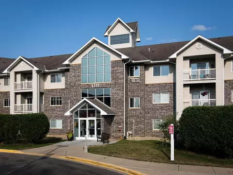 1321 Lake Dr W #305, Chanhassen, MN 55317