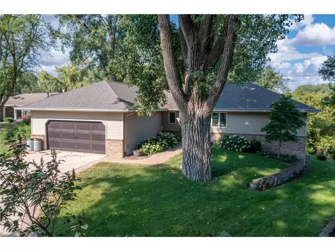 223 Sylvan Dr, Fairmont, MN 56031