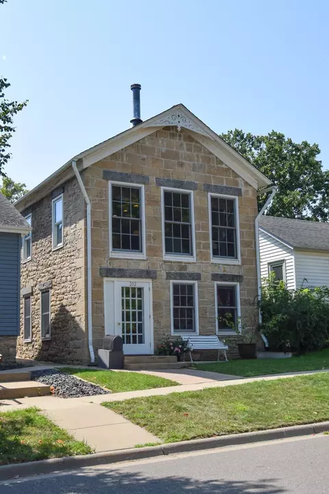 312 4th St E, Hastings, MN 55033