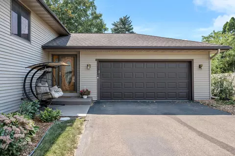 1054 Briar Creek Rd, Eagan, MN 55123 photo 3