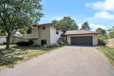 1054 Briar Creek Rd, Eagan, MN 55123
