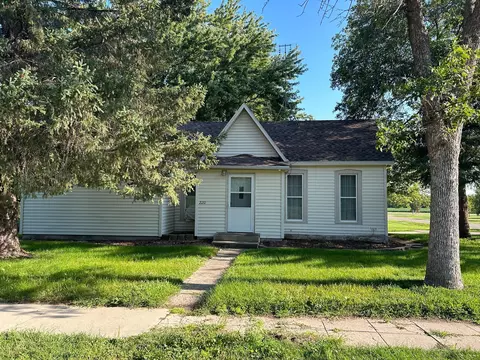 220 E Mcarthur St, Tyler, MN 56178