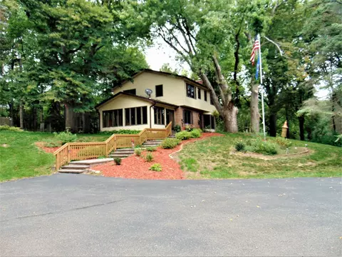 447 Valley View Trl, Houlton, WI 54082