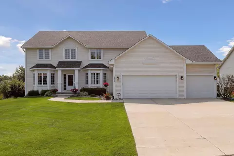 9615 Laforet Dr, Eden Prairie, MN 55347