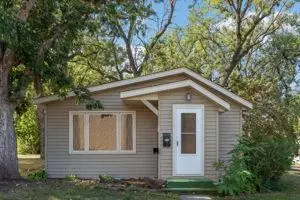 128 Gray St, Anoka, MN 55303