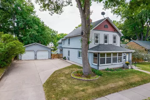 519 Pine St W, Stillwater, MN 55082