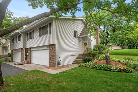 11161 Vessey Ct, Bloomington, MN 55437