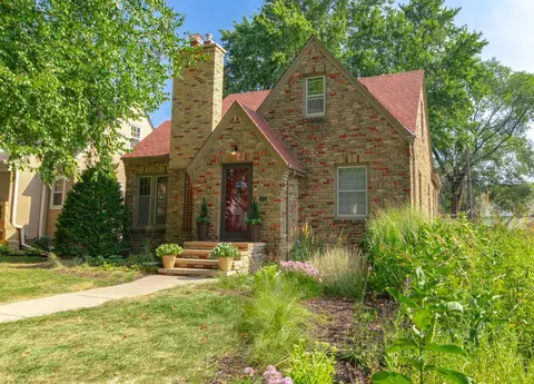 2140 Bayard Ave, Saint Paul, MN 55116