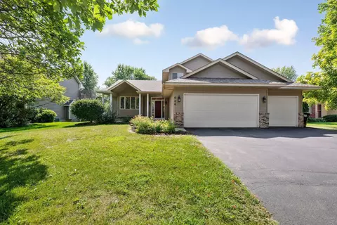 544 Hawthorn Rd, Lino Lakes, MN 55014