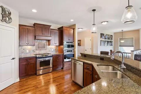 959 Monarch Trl, Eagan, MN 55123 photo 8