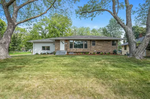 2754 Hamline Ave N, Roseville, MN 55113