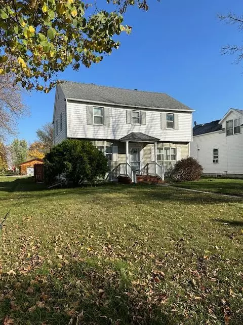 216 Arnold Ave N, Thief River Falls, MN 56701