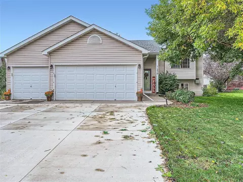 1476 Fireside Rd, Waconia, MN 55387