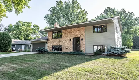 1329 Fairview Ln, Farmington, MN 55024