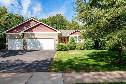 6136 Glacier Dr, North Branch, MN 55056
