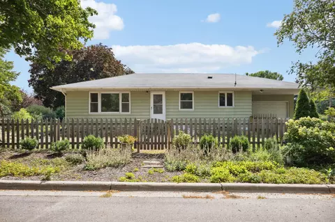 141 Sherman Ave E, Winsted, MN 55395