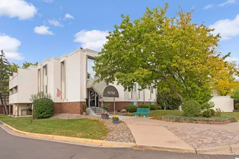 10750 Rockford Rd #213, Plymouth, MN 55442