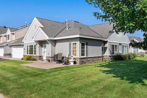 345 Roosevelt St S #J, Cambridge, MN 55008