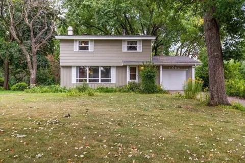 1334 Hillcrest Dr NE, Fridley, MN 55432
