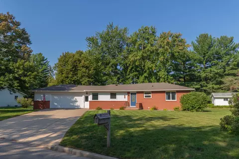 329 W River Dr, New Richmond, WI 54017