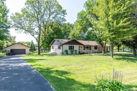 125 Bittersweet Ln, Mankato, MN 56001