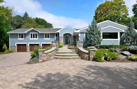 4720 W 66th St, Edina, MN 55435