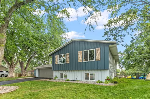 15624 Harmony Ct, Apple Valley, MN 55124