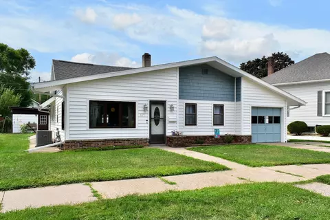 617 W King St, Winona, MN 55987
