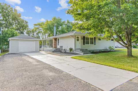 2926 Matilda St, Roseville, MN 55113