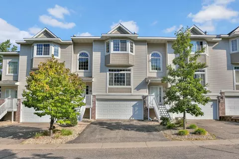 300 Mcknight Rd S #212, Maplewood, MN 55119