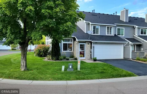 496 Heartland Ct, Chanhassen, MN 55317