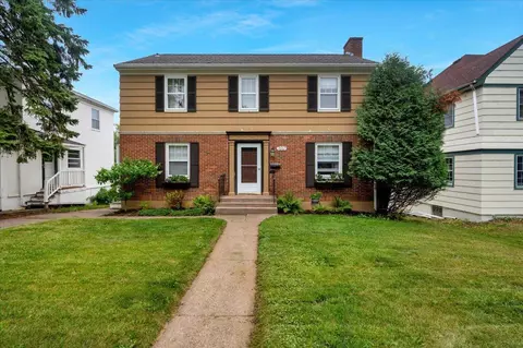 2622 E 6th St, Duluth, MN 55812
