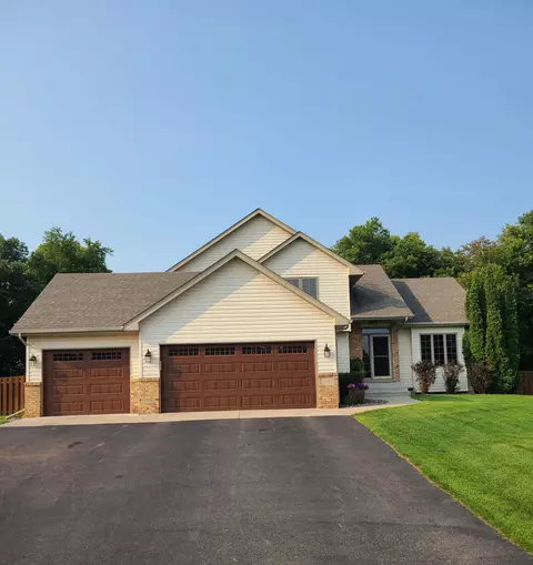 1712 Windsor Cir, Shakopee, MN 55379