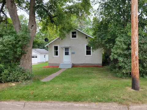 302 SE 15th St, Brainerd, MN 56401