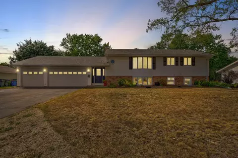 8850 11th Ave S, Bloomington, MN 55420