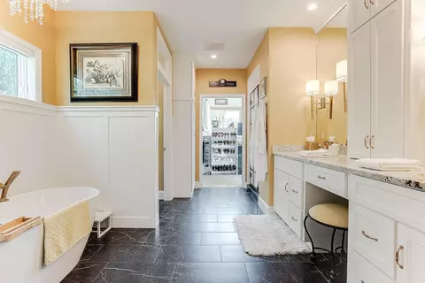 11000 Chapman Pt, Eden Prairie, MN 55347