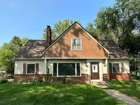 295 Elmer St, Roseville, MN 55113