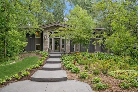 220 Meadow Ln N, Golden Valley, MN 55422