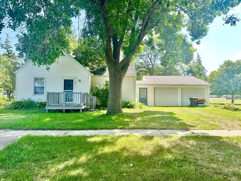 510 N Elm St, Bricelyn, MN 56014