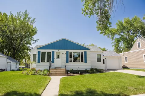122 S Oregon Ave, Morris, MN 56267