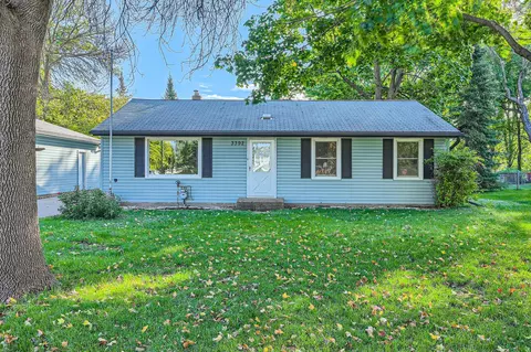 3392 Greenbrier St, Vadnais Heights, MN 55127
