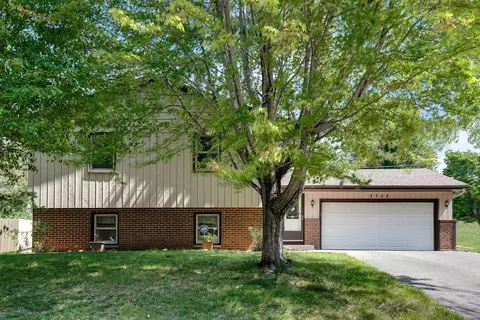 2758 Hilltop Ct, North Saint Paul, MN 55109