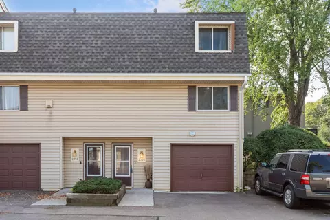 2354 Dorland Pl E #120, Maplewood, MN 55119