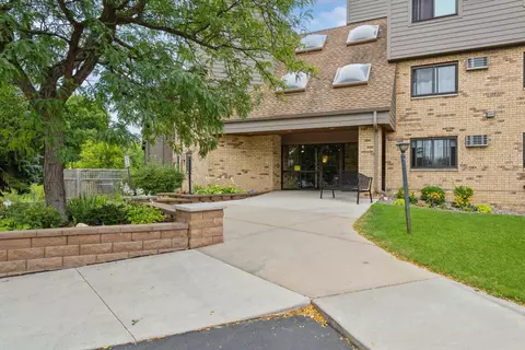 1000 41st Ave NE #215, Columbia Heights, MN 55421
