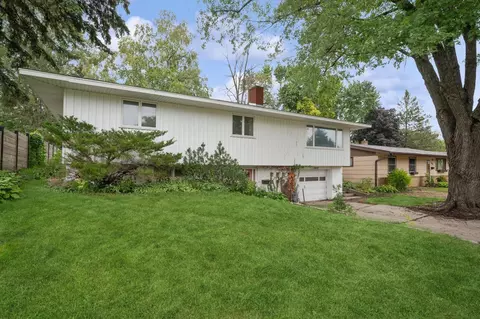 1900 Eustis St, Lauderdale, MN 55113