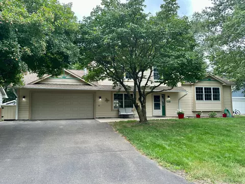 186 Gladstone Cir, Lino Lakes, MN 55014